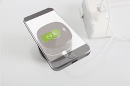 Bureau Stofzuiger - Mini Stofzuiger - Tafelstofzuiger - Kruimeldief - Draadloze Oplader - 2 in 1 - USB Oplaadbaar - Draagbare Stofzuiger - Bureau Accessoires - Gadget - Toetsenbord Reiniger - Compact - Telefoonoplader - Wit - 1 Stuk — thumbnail 2