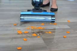 Ecowel MA01L wet dry vacuum - stofzuigen en dweilen tegelijk - 20 minuten bedrijfstijd - 8 kPA zuigkracht - basisstation met zelfreiniging - edge-cleaning - 160° kantelen - zwart/blauw — thumbnail 4