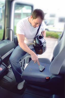 Draagbare Nat-Droog stofzuiger met 12V accu voor camping en auto — thumbnail 3