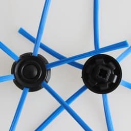 Een 4-delige accessoire set Geschikt voor de Philips FC8810, FC8820 en FC8832 robotstofzuigers, inclusief een zijborstel, een reinigingsborstel en accessoires. — thumbnail 3