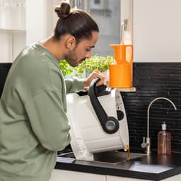 Kärcher Tapijtreiniger SE 4 SET - Incl. extra Vliesfilterzakken 4st. - 4 / 4 liter - 3-in-1 Sproei-extractie - Tapijt- en bekledingsreiniger RM 519, 100 ml — thumbnail 5