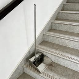 Roestvrijstalen Stofblik - Lange Steel - Stof Vangen - Ergonomisch Antislip Handvat - 75 cm - Metaal — thumbnail 4