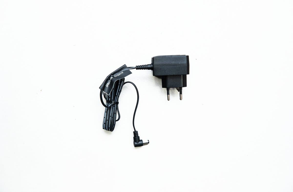 Originele iRobot Braava 320 EU Adapter | 4408472 — afbeelding 1